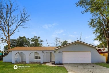 8210 Old English Dr 4 Beds House for Rent Photo Gallery 1