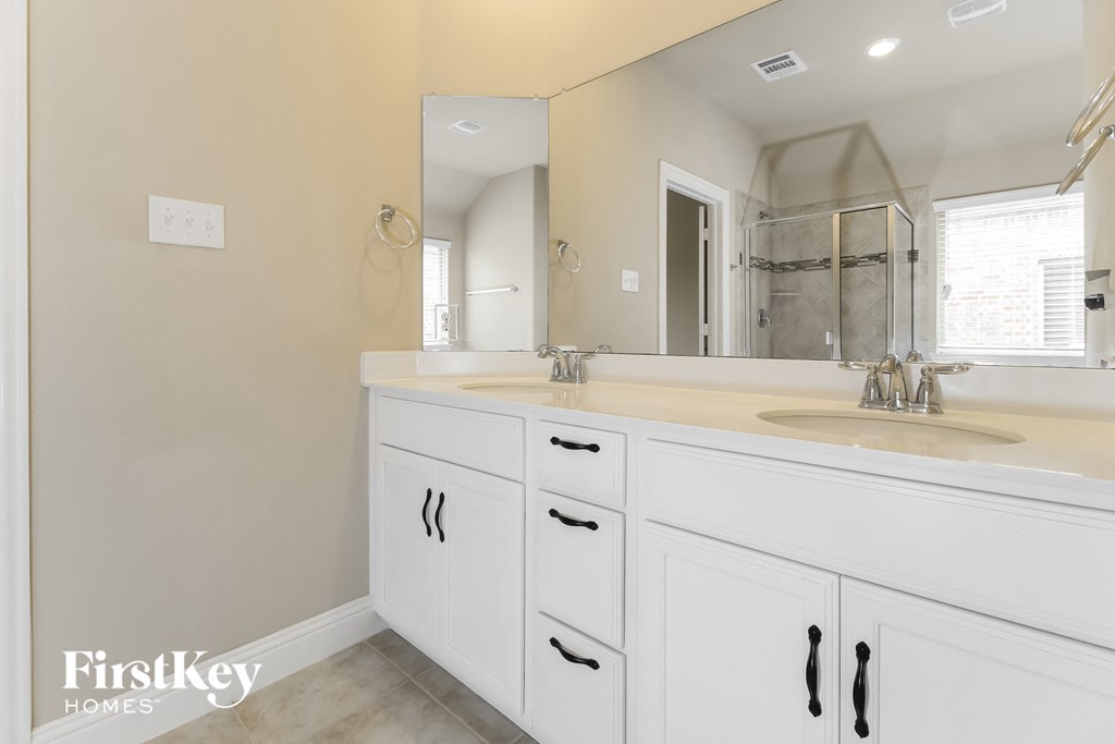 16209 Weymouth Drive Studio House for Rent - Photo Gallery 9