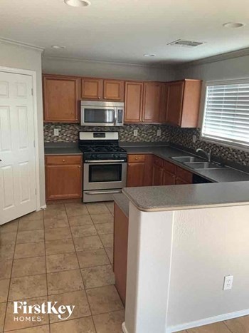 18545 W VOGEL Avenue 4 Beds House for Rent - Photo Gallery 6
