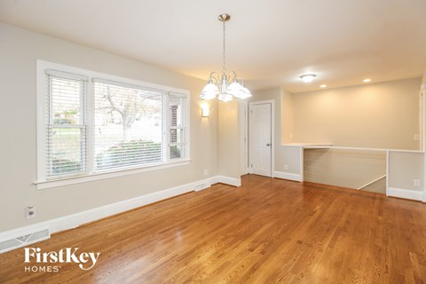 5421 Garden Lake Drive 3 Beds Apartment for Rent