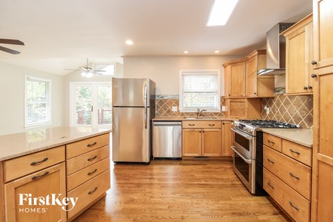 5421 Garden Lake Drive 3 Beds Apartment for Rent