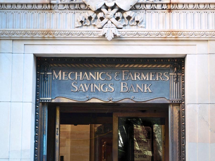 a sign for a savings bank on the front of a building