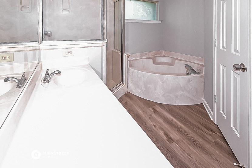 an bathroom with a tub and a sink and a mirror