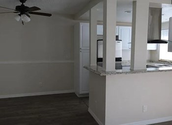 2026 East 5th Street 2 Beds Apartment for Rent - Photo Gallery 3