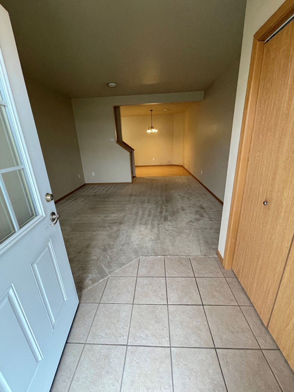 a view of the living room from theoyer of an empty house