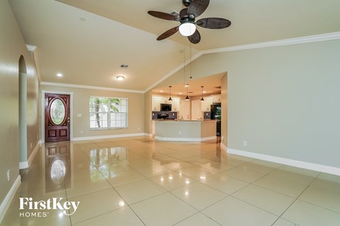 2503 33Rd Street SW 3 Beds Apartment for Rent
