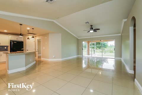 2503 33Rd Street SW 3 Beds Apartment for Rent