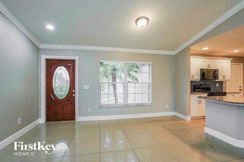 2503 33Rd Street SW 3 Beds Apartment for Rent
