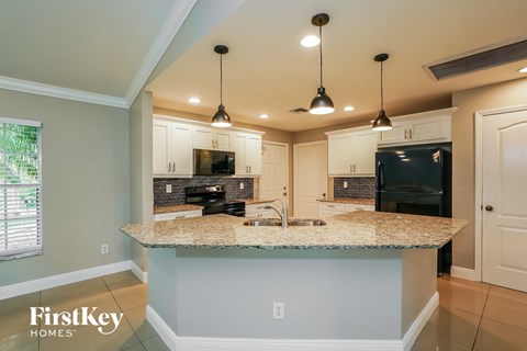 2503 33Rd Street SW 3 Beds Apartment for Rent