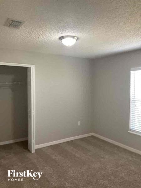 an empty room with a closet and a light on the ceiling