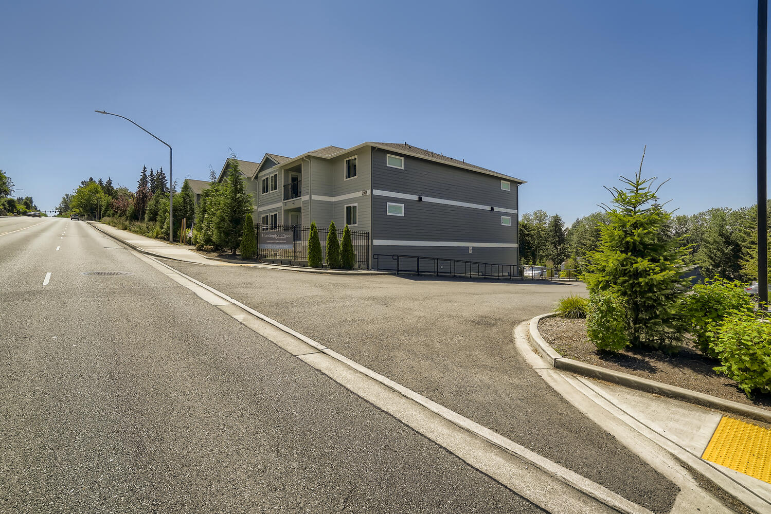 Street View of Huntington Place Apartments