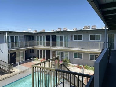 10130 S Inglewood Ave 2 Beds Apartment for Rent Photo Gallery 1