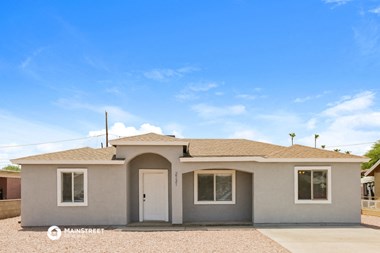 2131 CORONA AVE 4 Beds Apartment for Rent