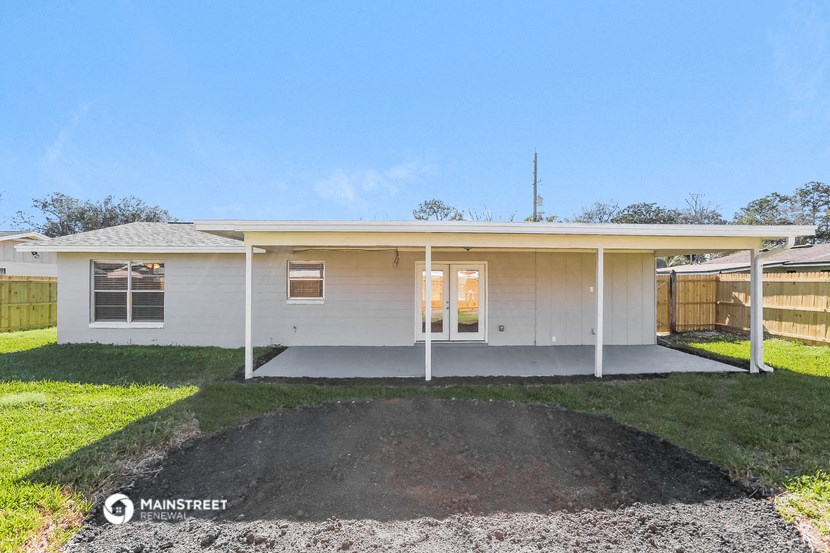 the exterior of a manufactured home with a covered porch and grass