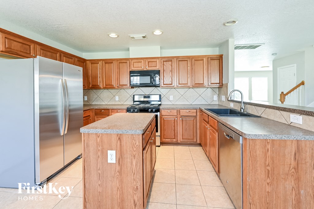 25106 Twister Trail Studio House for Rent - Photo Gallery 7