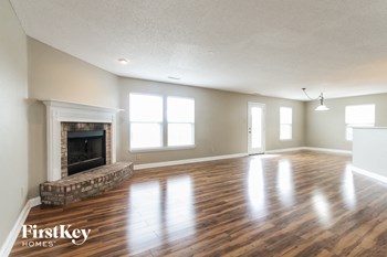 9316 S Quarter Moon Drive 3 Beds House for Rent - Photo Gallery 2