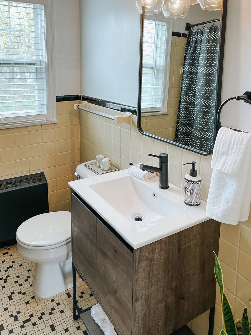 Aristocrat Aspiring To Antastafae Apartments, 3311 Warrensville Center Road, Shaker Heights