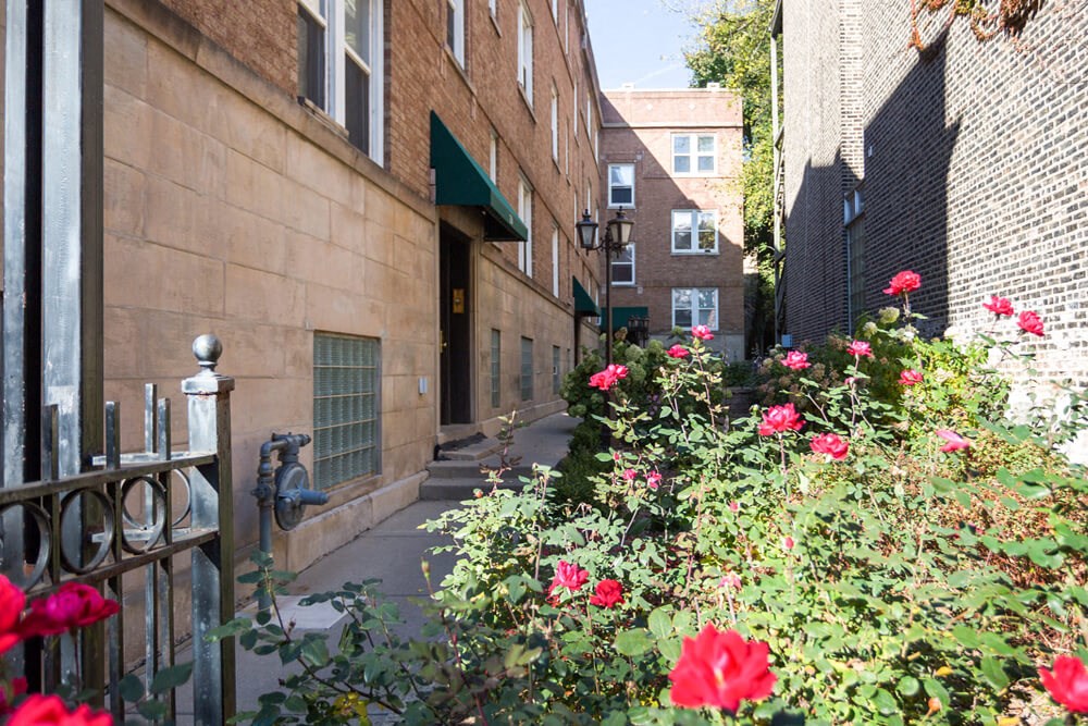 Barry Court 722 W Barry Ave a city street with flowers and brick buildings