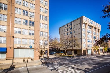 6401 N Sheridan Rd Studio-3 Beds Apartment for Rent Photo Gallery 1