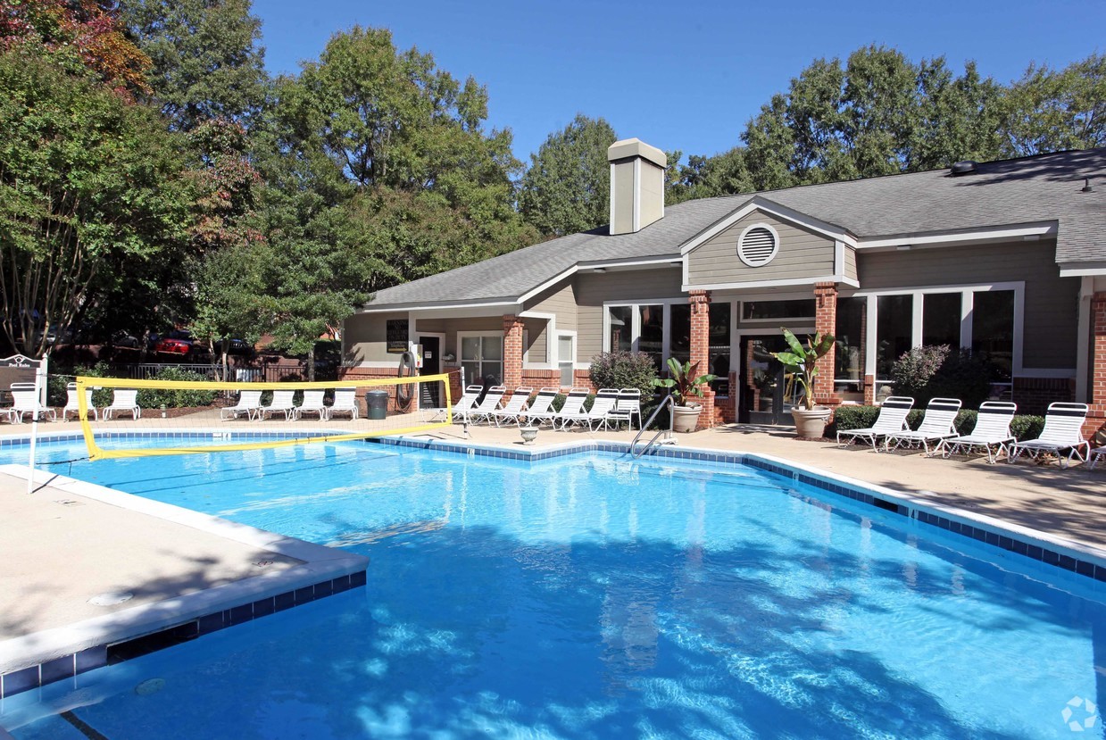 Hunters Chase Apartments, 4600 Big Tree Way, Greensboro