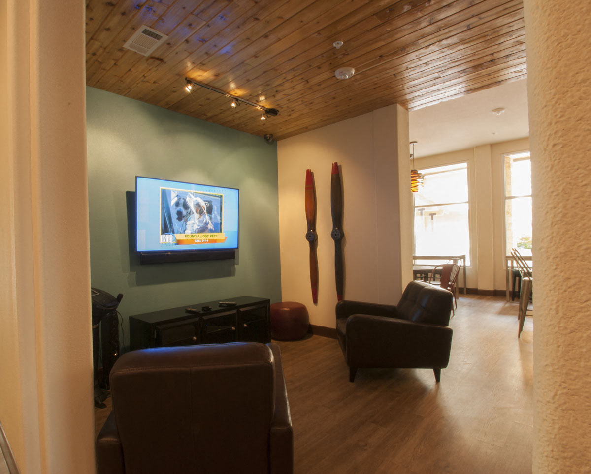 Urban Crest Apartments - Game Room