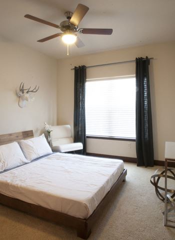 Urban Crest Apartments - San Antonio Luxury