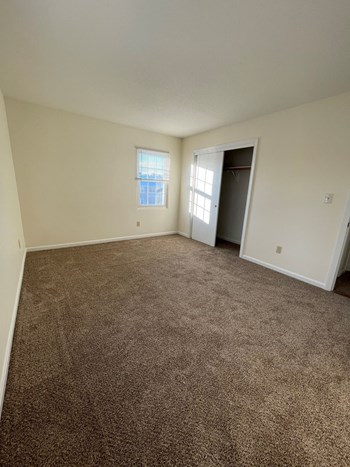 5500 N. Main Street Studio-4 Beds Apartment for Rent - Photo Gallery 16