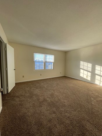 5500 N. Main Street Studio-4 Beds Apartment for Rent - Photo Gallery 18