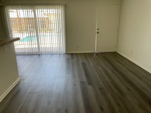 686 E Cottonwood Rd - ( 685 E Vista Chino) Studio-2 Beds Apartment for Rent - Photo Gallery 3