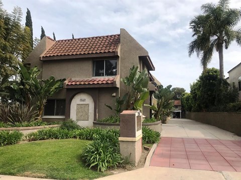 2558 Orange Ave #C 3 Beds Apartment for Rent