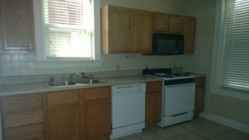 7005 Pershing Ave. 3 Beds Apartment for Rent - Photo Gallery 3