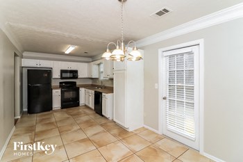 172 Governor Lane 4 Beds House for Rent - Photo Gallery 4