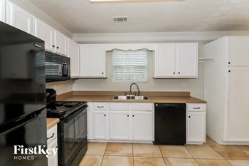 172 Governor Lane 4 Beds House for Rent - Photo Gallery 5