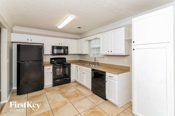 172 Governor Lane 4 Beds House for Rent - Photo Gallery 6