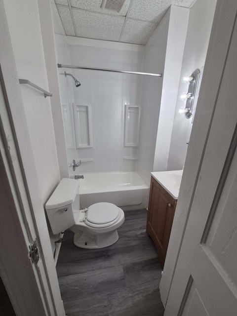 40 Wuest St 3 Beds Apartment for Rent