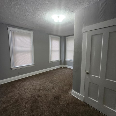 40 Wuest St 3 Beds Apartment for Rent