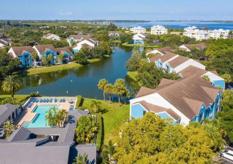 Vista At Palma Sola is a similar property to Mira Lagos Apartments located in Bradenton