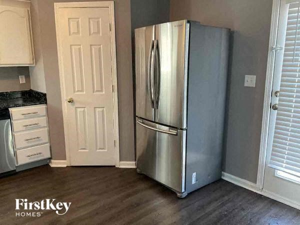 7160 SUN Court Indianapolis, IN 46241