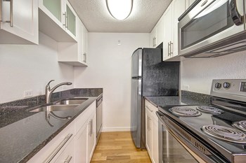 1136 Pearl Street 1-2 Beds Apartment for Rent - Photo Gallery 4