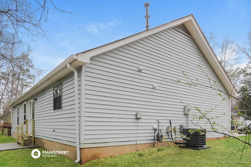 the side of a white church with white siding