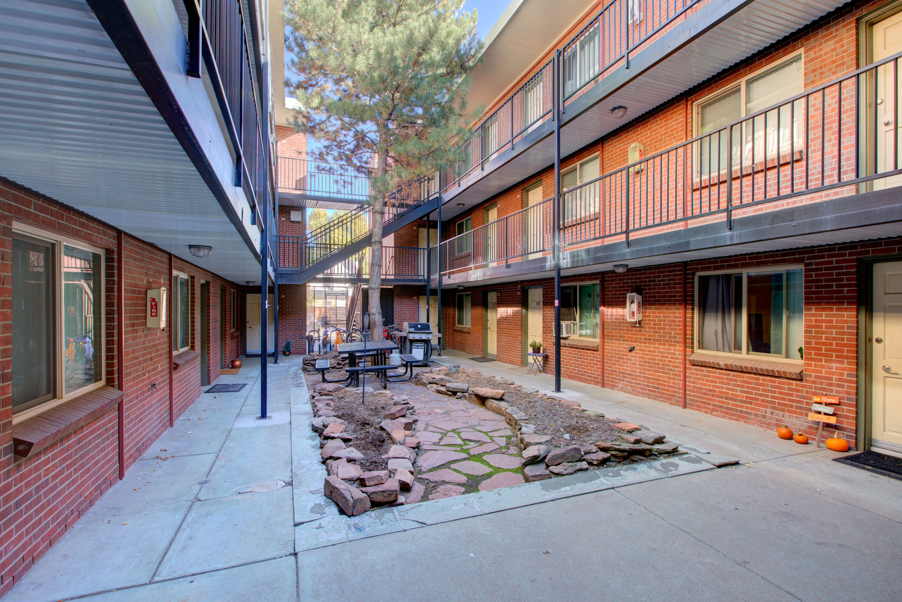 Logan Court Apartments in Denver, Colorado