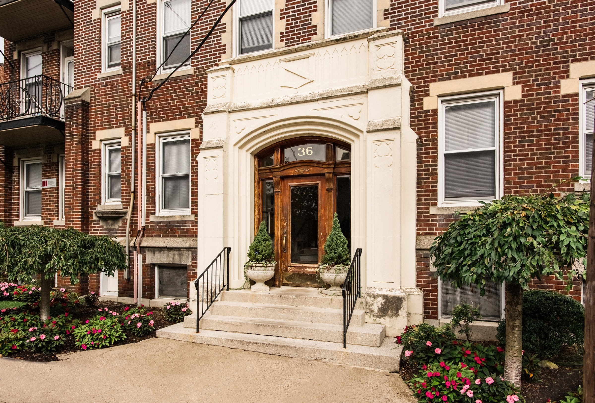 36 Quint Ave Entrance