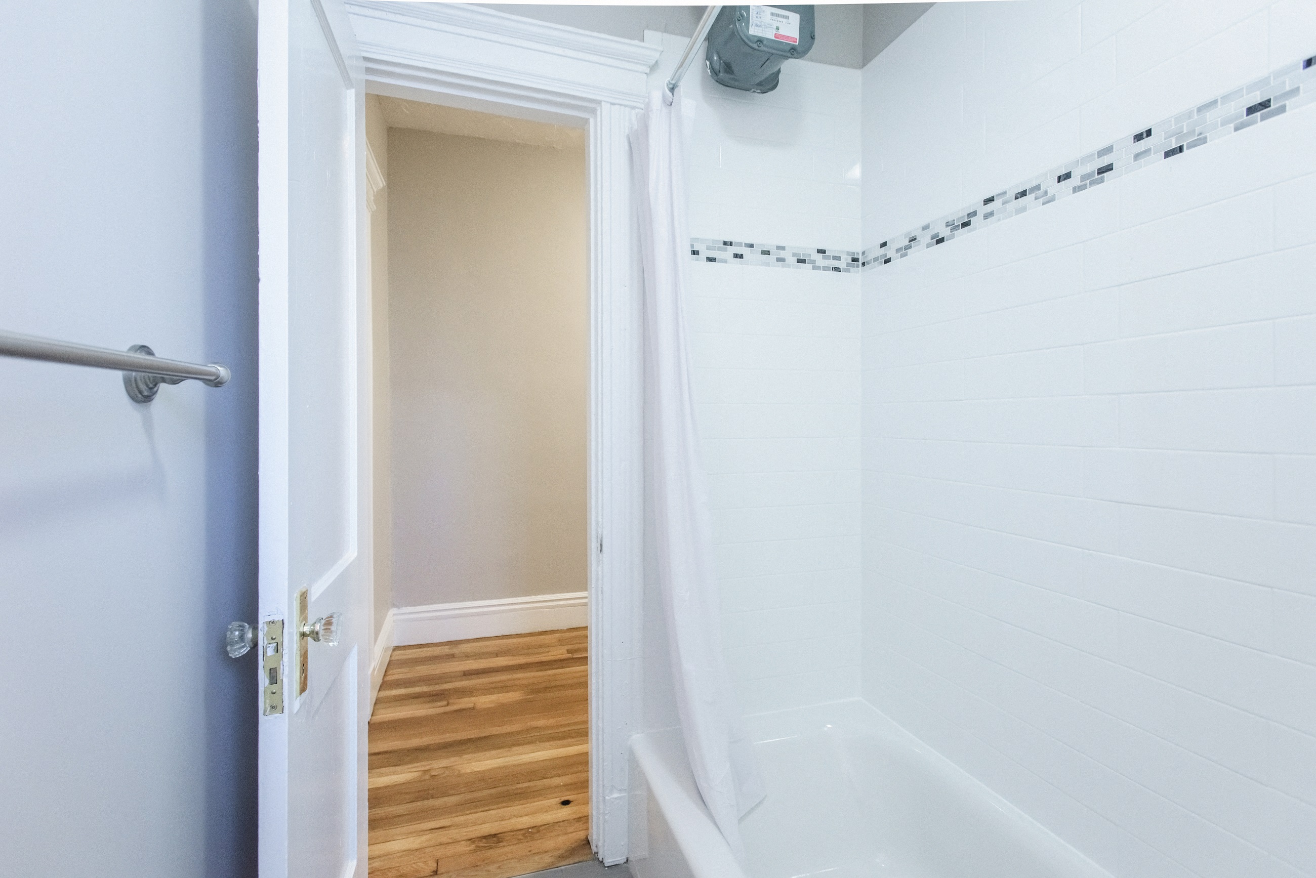 Bathroom with Shower/ Bathtub Combination