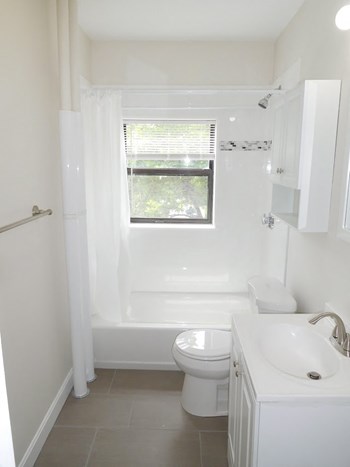 Renovated Bathroom with Tub - Photo Gallery 3
