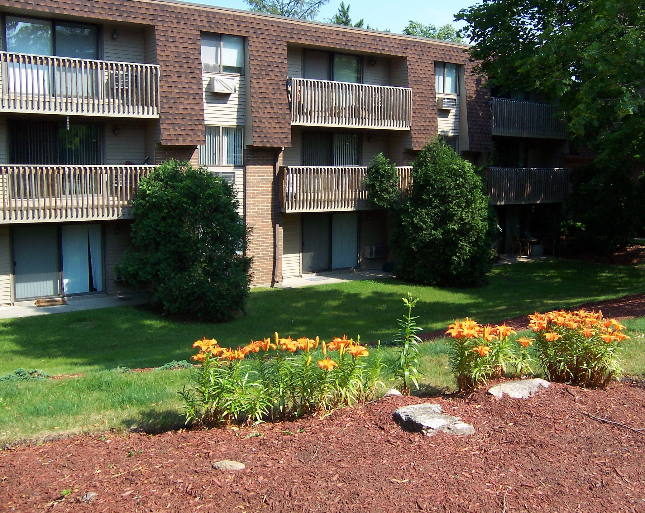 a garden in front of an apartment building