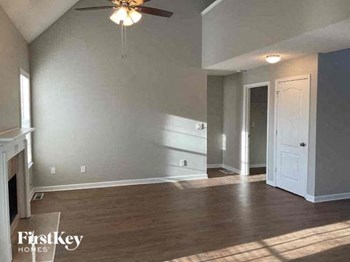 1127 Forest Glen 4 Beds House for Rent - Photo Gallery 2