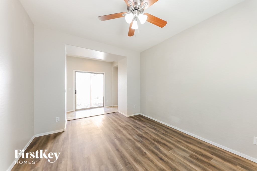 4680 E LAUREL AVENUE 3 Beds House for Rent - Photo Gallery 4