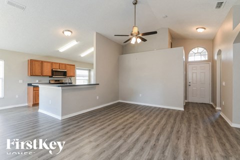 111 RICHMAR AVENUE 3 Beds Apartment for Rent