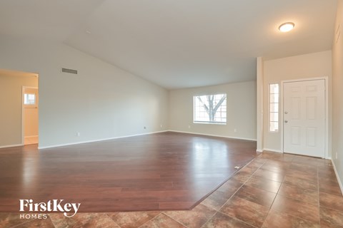 9550 E Caldwell Drive 3 Beds Apartment for Rent