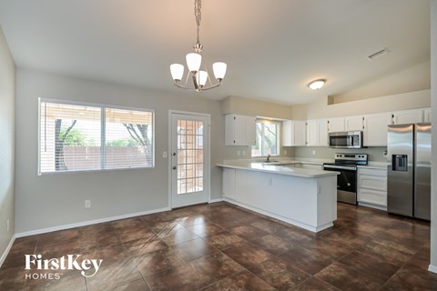 9550 E Caldwell Drive 3 Beds Apartment for Rent